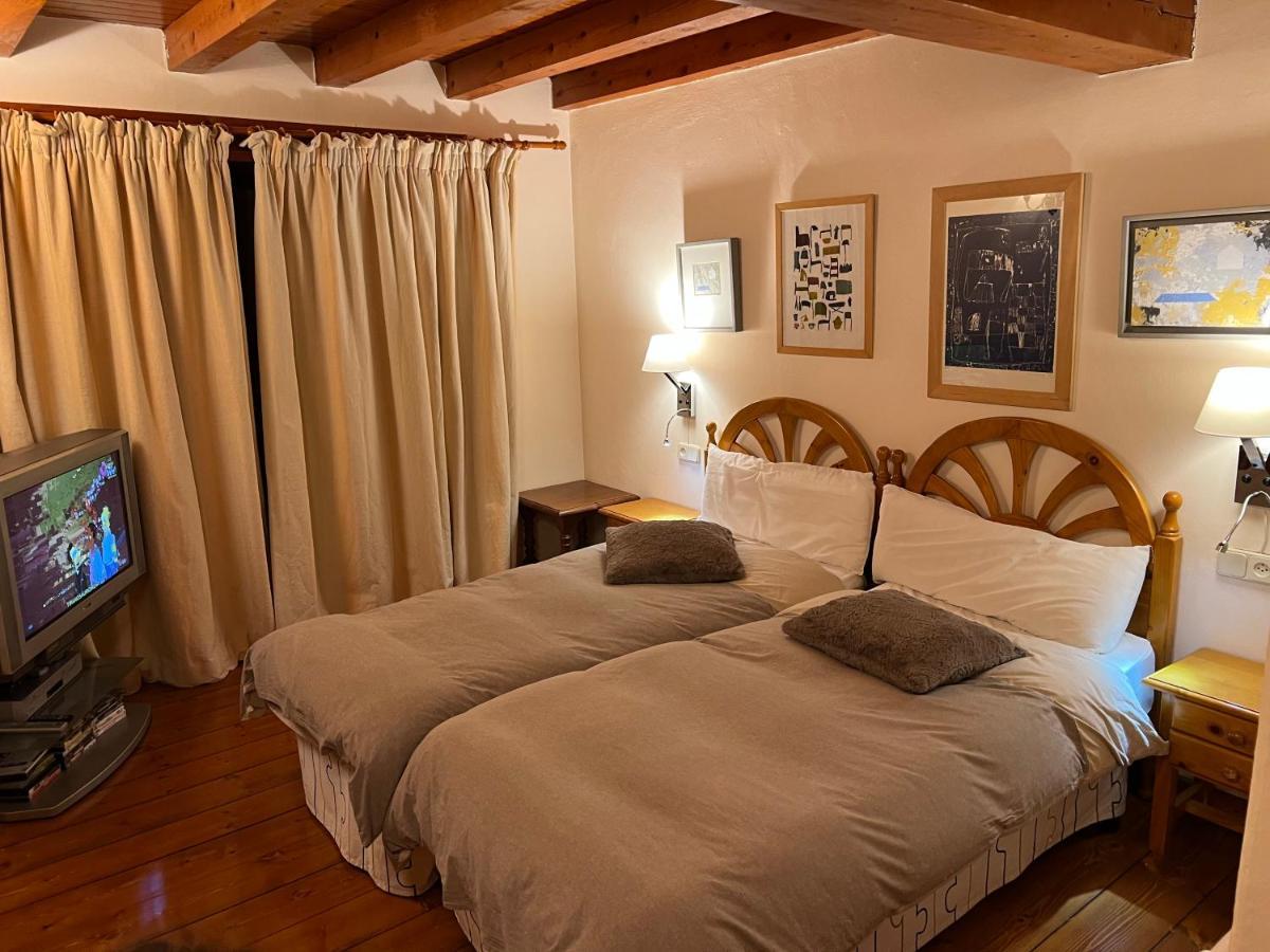 Casa De Piedra Con Encanto En El Bonito Pueblo De Bagergue Ngoại thất bức ảnh