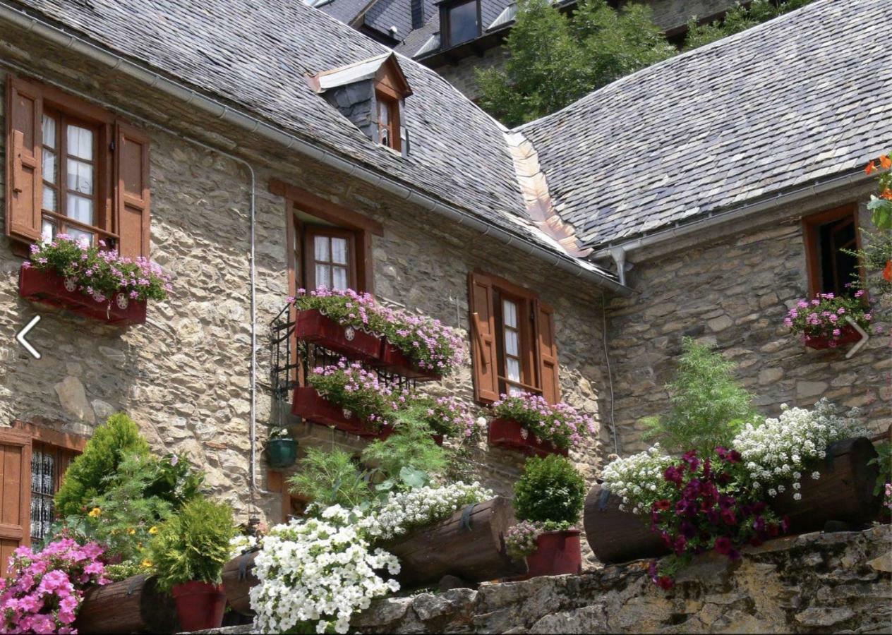 Casa De Piedra Con Encanto En El Bonito Pueblo De Bagergue Ngoại thất bức ảnh